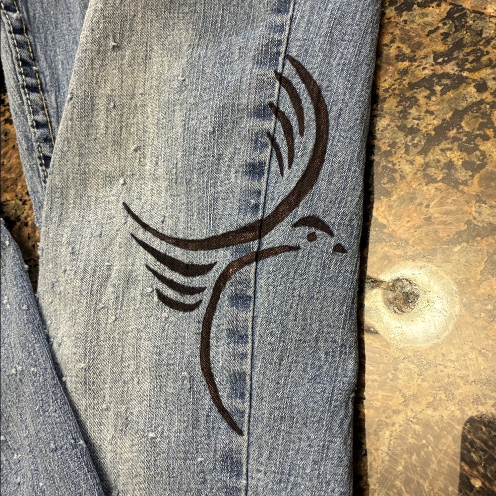 Women’s No Boundaries Distressed Shotgun Jeans w/Christian Hand Paintings, Size7 - Picture 10 of 16